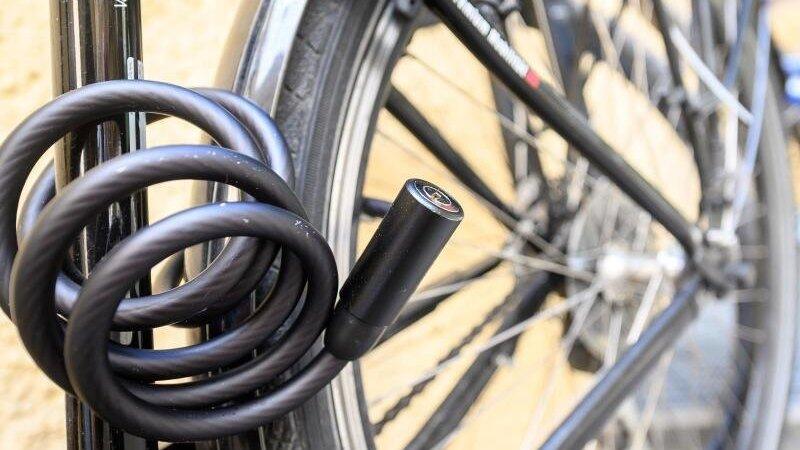 Die Polizei Landshut konnte am Montag einen Fahrraddieb festnehmen. (Symbolbild) Die Polizei Landshut konnte am Montag einen Fahrraddieb festnehmen. (Symbolbild)