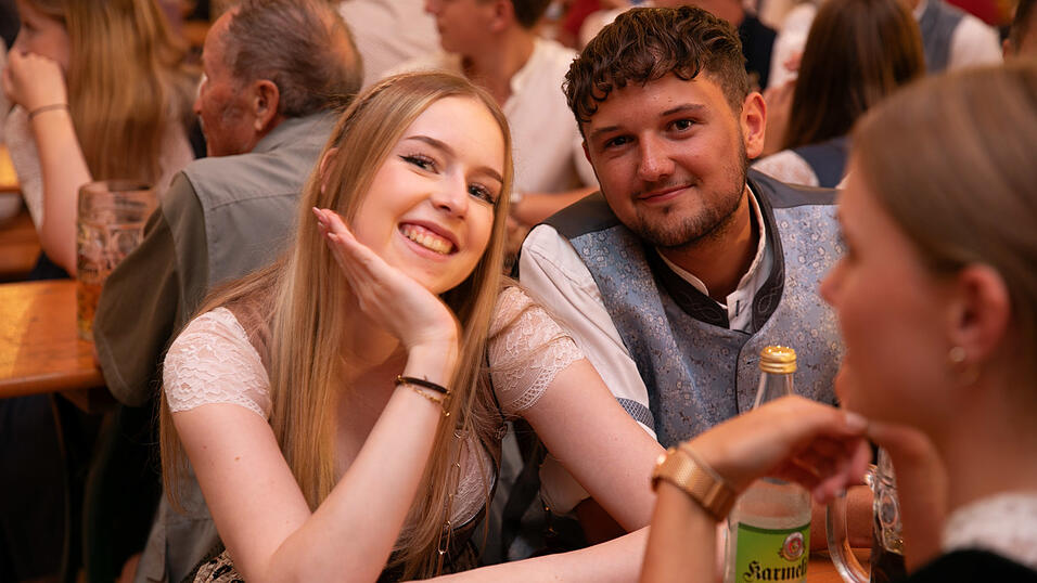 Die Partybilder vom Montag, 18. August, aus dem Festzelt Greindl. Die Partybilder vom Montag, 18. August, aus dem Festzelt Greindl.