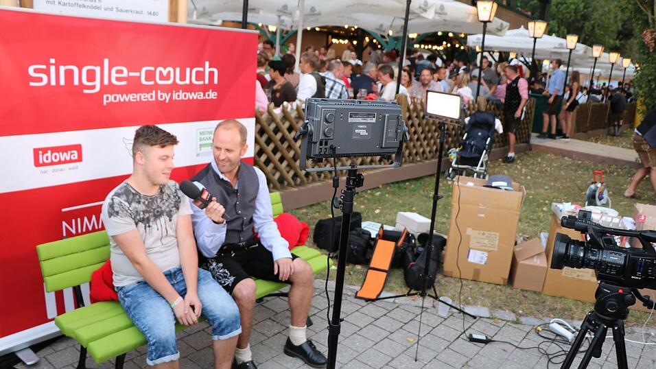 Die Eindrücke der Single-Couch in Bildern, aufgenommen am Freitag, 10. August. Die Eindrücke der Single-Couch in Bildern, aufgenommen am Freitag, 10. August.