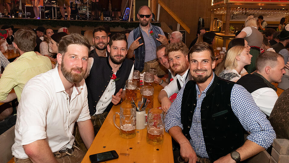 Die Partybilder vom Montag, 14. August 2023, aus dem Festzelt Krönner. Die Partybilder vom Montag, 14. August 2023, aus dem Festzelt Krönner.