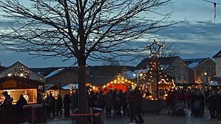 Am ersten Adventswochenende findet der Christkindlmarkt auf dem Simbacher Marktplatz statt.