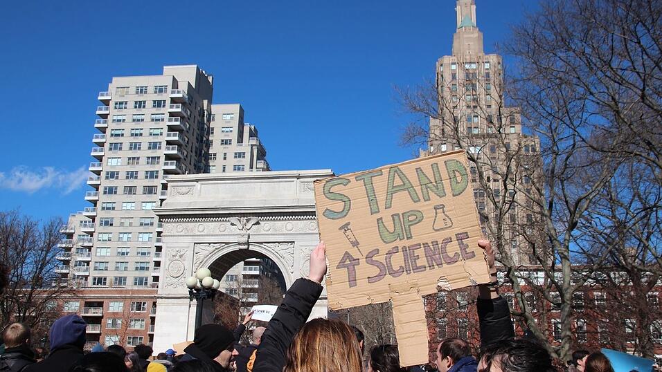 Demo von Wissenschaftlern gegen Kürzungen. Demo von Wissenschaftlern gegen Kürzungen.