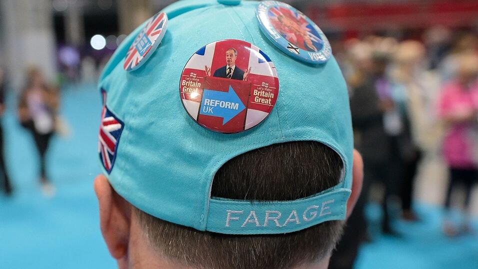 Unter den Parteimitgliedern sind etliche Fans von Farage. Unter den Parteimitgliedern sind etliche Fans von Farage.