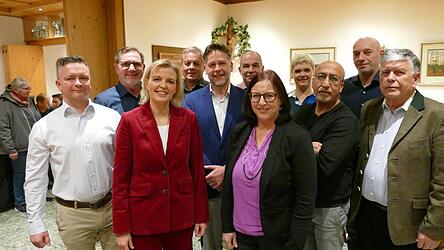 Beatrix Sebald ist die B&uuml;rgermeisterkandidatin der FWG in Au. Auch Liste der Kandidaten f&uuml;r den Marktgemeinderat wurde aufgestellt.