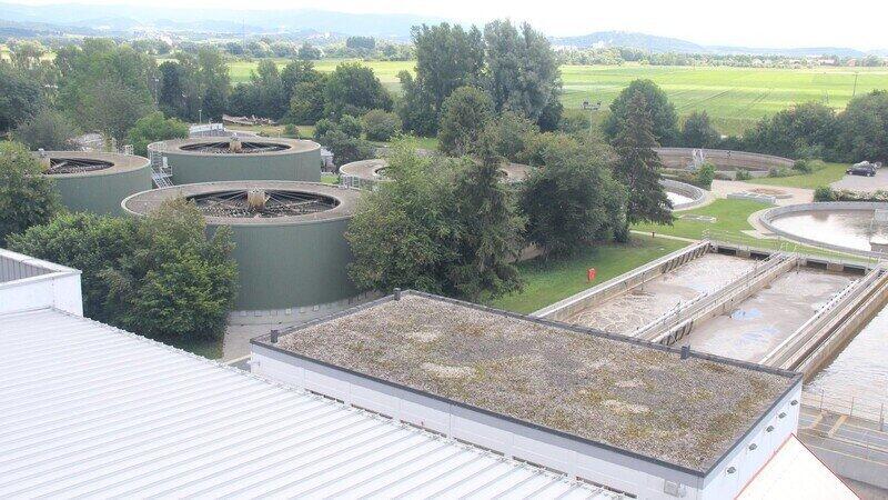 Nachdem die Straubinger Monoverbrennungsanlage erstmal auf Eis liegt, soll die städtische Kläranlage modernisiert werden.