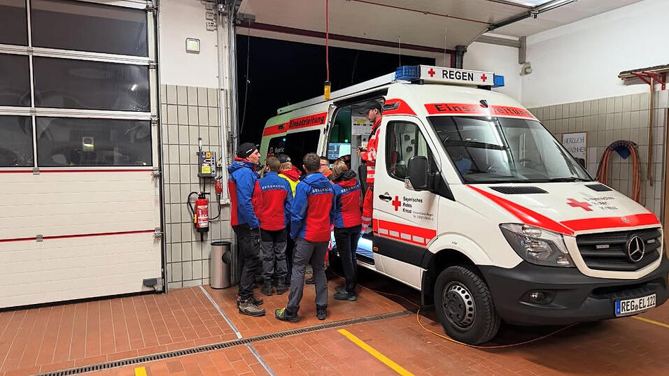 Zahlreiche Einsatzkräfte unterschiedlicher Institutionen machten sich auf die Suche nach den zwei Kindern. Zahlreiche Einsatzkräfte unterschiedlicher Institutionen machten sich auf die Suche nach den zwei Kindern.