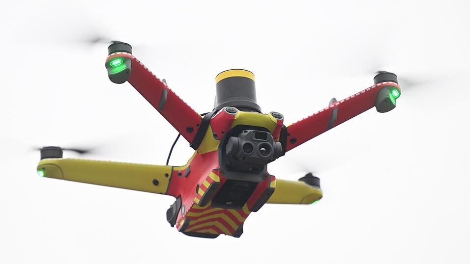 Die Drohnen sollen noch vor den Einsatzkräften vor Ort sein und der Einsatzleitung bei der Einschätzung helfen.