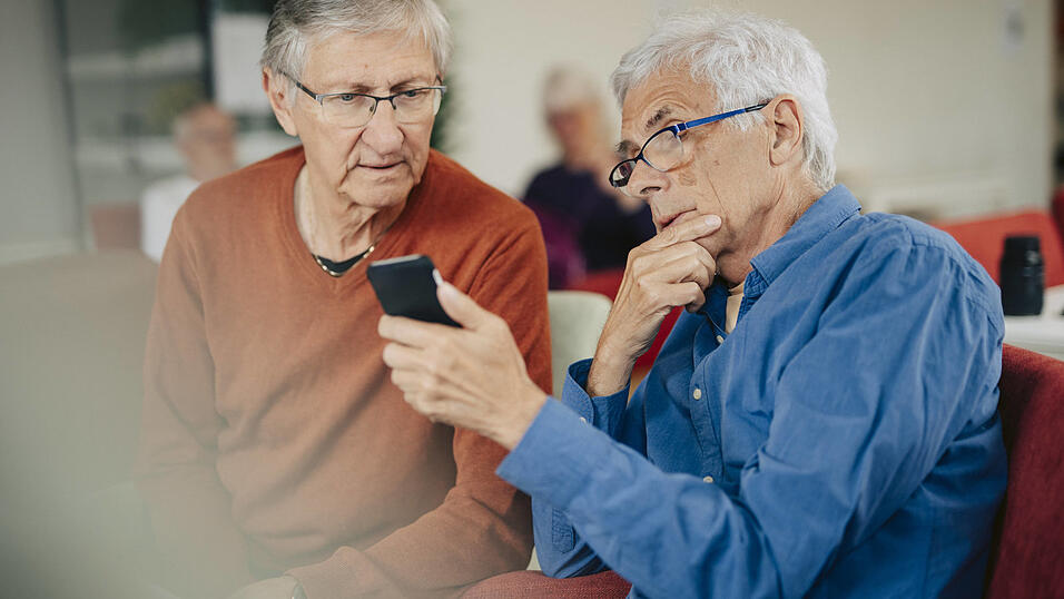 &Auml;ltere Menschen finden sich oft bei digitalen Ger&auml;ten nicht zurecht. CBW und Malteser wollen das &auml;ndern - und suchen nun Ehrenamtliche, die Senioren beim Einstieg ins Digitale helfen wollen.