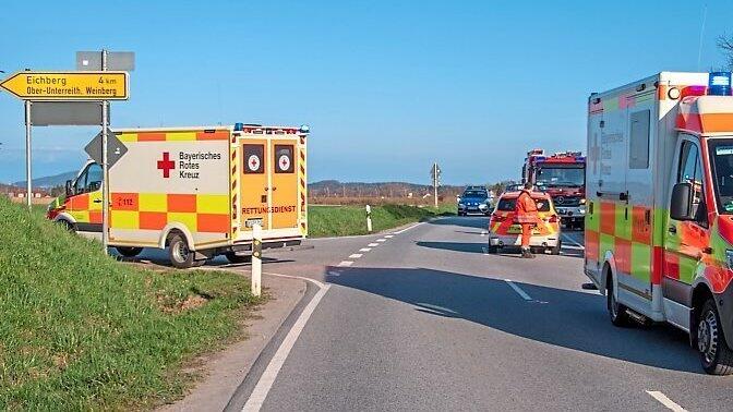 Aufgrund eines Bikerunfalls war die St 2125 am Karfreitag nachmittags zeitweilig gesperrt.