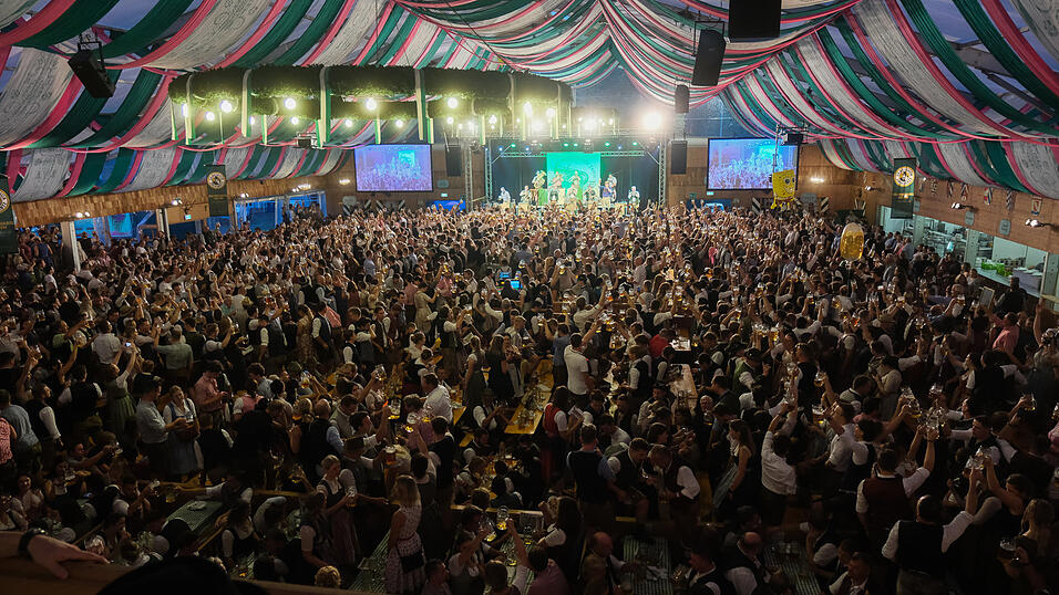 Die Partybilder vom Dienstag, 15. August 2023, aus dem Festzelt Weckmann.