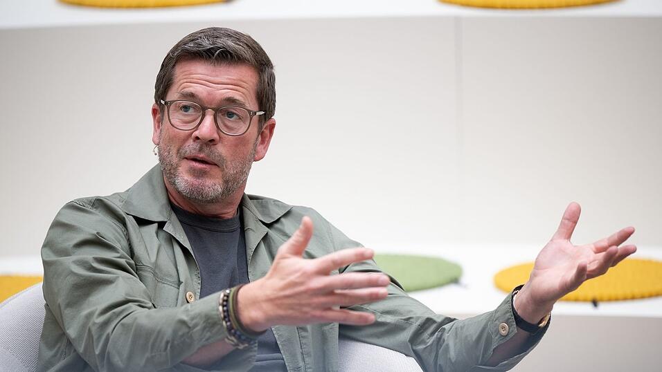 Karl-Theodor zu Guttenberg will die AfD inhaltlich konfrontieren. (Archivbild) Karl-Theodor zu Guttenberg will die AfD inhaltlich konfrontieren. (Archivbild)