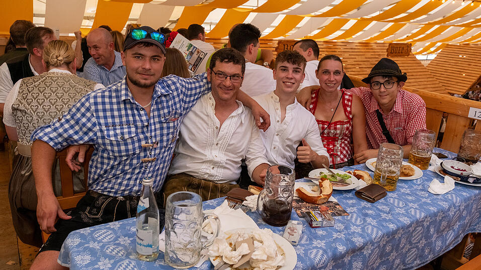 Die Partybilder vom Montag, 14. August 2023, aus dem Festzelt Nothaft. Die Partybilder vom Montag, 14. August 2023, aus dem Festzelt Nothaft.