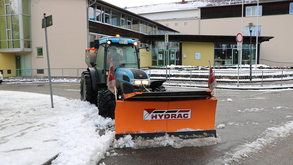 Auch die Grundschule Mainburg blieb am Freitag aufgrund des Schulausfalls verwaist. Im Einsatz befand sich dort nur der Räumdienst. Auch die Grundschule Mainburg blieb am Freitag aufgrund des Schulausfalls verwaist. Im Einsatz befand sich dort nur der Räumdienst.