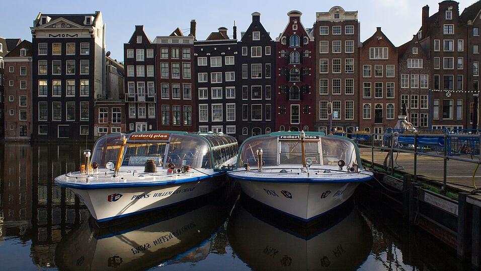 Die meisten Ausflugsschiffe in Amsterdam sind schon elektrisch unterwegs (Archivbild).