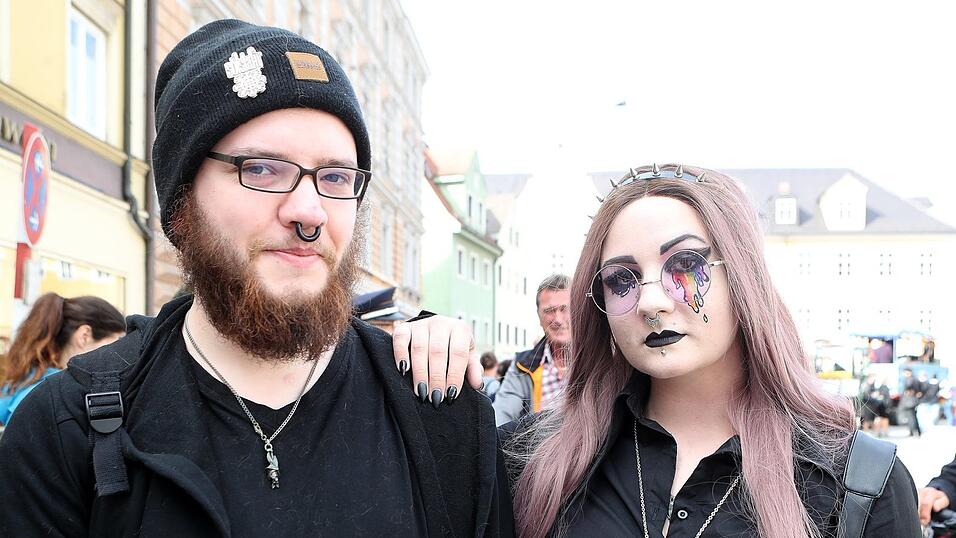 Knapp 2.000 Teilnehmer feierten am Samstag in Landhut den ersten Christopher-Street-Day Niederbayerns.