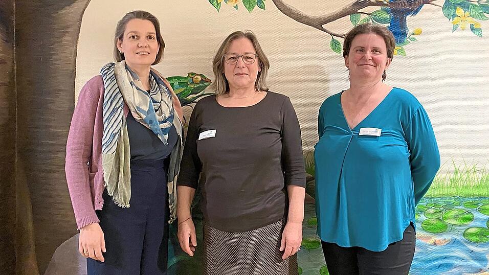 Tatjana Tarabek-Danzl, Gisela Feder und Claudia Wirthm&uuml;ller (von links) sind Teil des Kinderpalliativ-Teams am Kinderkrankenhaus St. Marien. Sie und ihre Kollegen sind abwechselnd 24 Stunden f&uuml;r Eltern erreichbar.
