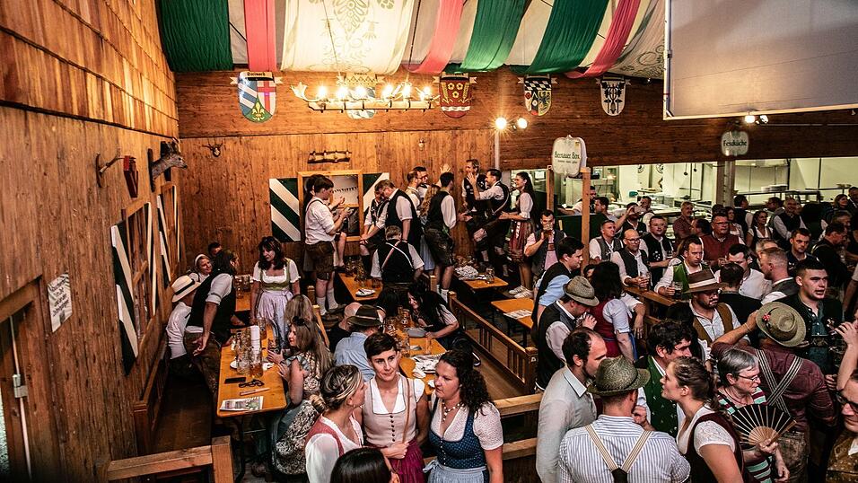 Echte Blasmusikfans lie&szlig;en sich auch den zweiten Auftritt in Folge am Dienstagabend nicht entgehen.