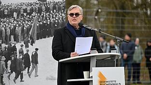 Hape Kerkeling hat eine vielbeachtete Rede zum Jahrestag der Befreiung des Konzentrationslagers Buchenwald bei Weimar gehalten. (Archivbild) Hape Kerkeling hat eine vielbeachtete Rede zum Jahrestag der Befreiung des Konzentrationslagers Buchenwald bei Weimar gehalten. (Archivbild)