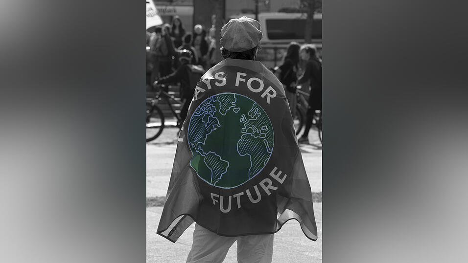 Besonders eine Sache wird bei den Worten der Aktivisten klar: Die Zeit rennt davon. Die nächsten Jahre entscheiden, ob und wie wir die Klimakrise überwinden. Besonders eine Sache wird bei den Worten der Aktivisten klar: Die Zeit rennt davon. Die nächsten Jahre entscheiden, ob und wie wir die Klimakrise überwinden.