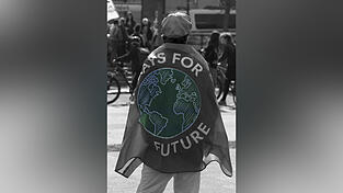 Besonders eine Sache wird bei den Worten der Aktivisten klar: Die Zeit rennt davon. Die nächsten Jahre entscheiden, ob und wie wir die Klimakrise überwinden. Besonders eine Sache wird bei den Worten der Aktivisten klar: Die Zeit rennt davon. Die nächsten Jahre entscheiden, ob und wie wir die Klimakrise überwinden.