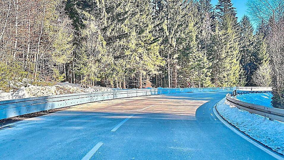 In dieser Woche wurde in der S-Kurve die Leitplanke samt Unterfahrschutz verlängert.