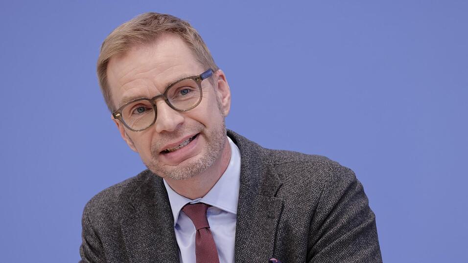 &bdquo;Wer &uuml;ber ein sehr hohes Einkommen verf&uuml;gt, soll auch einen gr&ouml;&szlig;eren Beitrag leisten&ldquo;, sagt Reiner Holznagel, Pr&auml;sident des Bundes der Steuerzahler Deutschland.