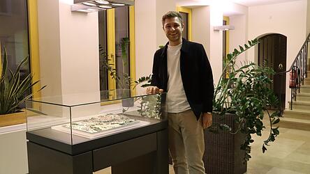 Mathias Plechinger darf wegen seiner nebenberuflichen Tätigkeit als Lehrer der Musikschule nicht für den Landauer Stadtrat kandidieren. Mathias Plechinger darf wegen seiner nebenberuflichen Tätigkeit als Lehrer der Musikschule nicht für den Landauer Stadtrat kandidieren.