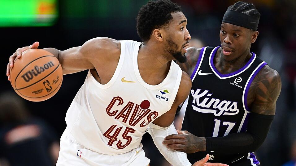 Hier spielten sie noch gegeneinander: Nun soll Dennis Schröder (re.) zu den Cleveland Cavaliers um Donovan Mitchell wechseln. Hier spielten sie noch gegeneinander: Nun soll Dennis Schröder (re.) zu den Cleveland Cavaliers um Donovan Mitchell wechseln.