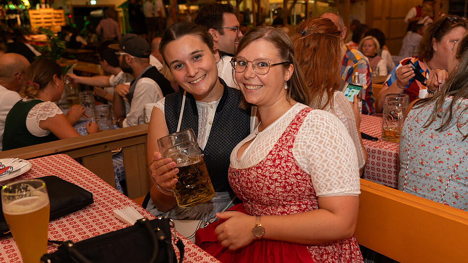 Die Partybilder vom Donnerstag, 17. August 2023, aus dem Festzelt Greindl. Die Partybilder vom Donnerstag, 17. August 2023, aus dem Festzelt Greindl.