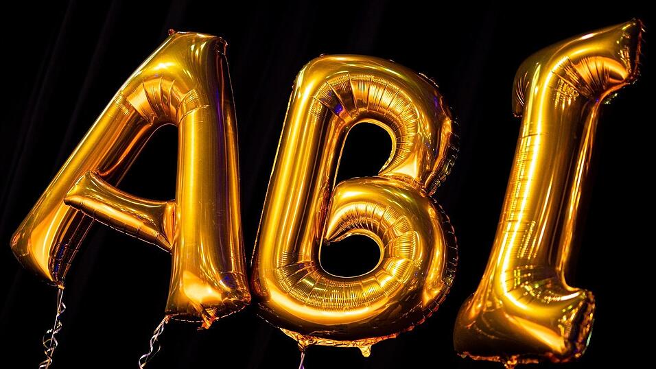 Etwa 10.000 Euro hat ein Abiturjahrgang für die Abschlussfeier gespart - nun ist das Geld weg und die Polizei ermittelt. (Symbolbild) Etwa 10.000 Euro hat ein Abiturjahrgang für die Abschlussfeier gespart - nun ist das Geld weg und die Polizei ermittelt. (Symbolbild)