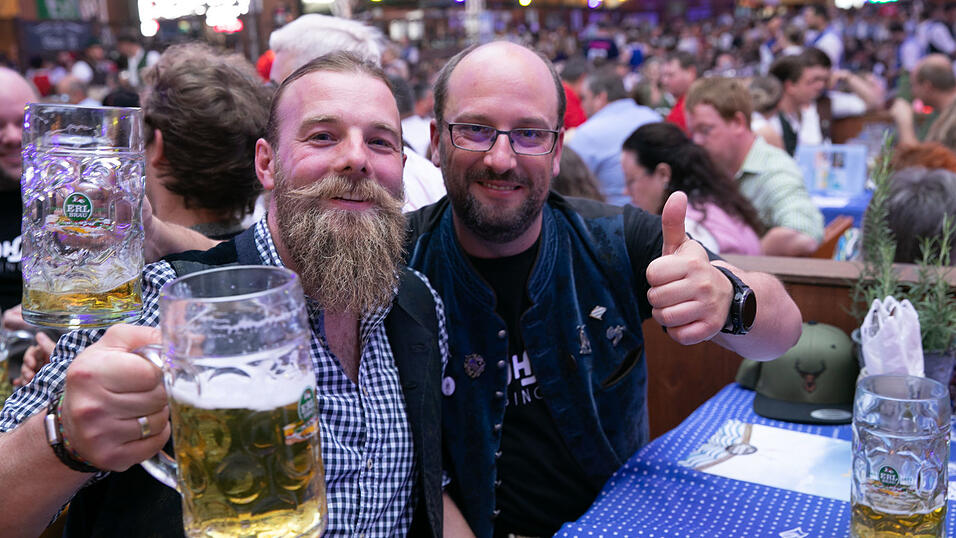 Die Partybilder vom Montag, 11. August, aus dem Festzelt Wenisch. Die Partybilder vom Montag, 11. August, aus dem Festzelt Wenisch.