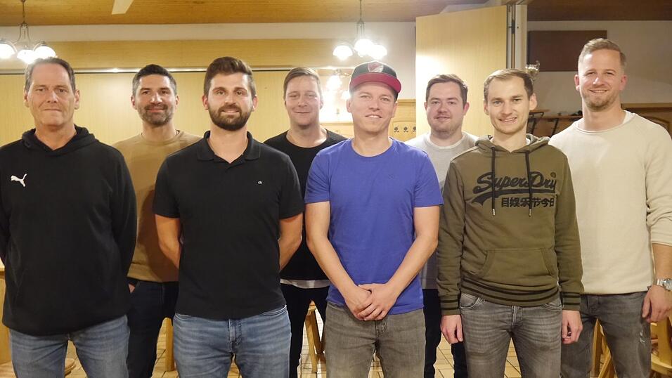Die neue Abteilungsleitung (v.l.): Thomas Lang, Hannes Neumaier, Andreas Petkov, Stefan Gallinger, Daniel Schmid, Michael Brei, Fabian Huber und Joseph Brunner. Auf dem Bild fehlt „Chef“ Martin Brunnhuber, der bei der Wahl auf Reisen war. Die neue Abteilungsleitung (v.l.): Thomas Lang, Hannes Neumaier, Andreas Petkov, Stefan Gallinger, Daniel Schmid, Michael Brei, Fabian Huber und Joseph Brunner. Auf dem Bild fehlt „Chef“ Martin Brunnhuber, der bei der Wahl auf Reisen war.