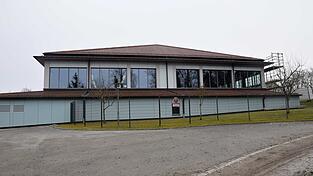 F&uuml;r die Dachsanierung bei der Doppelturnhalle Kronwinkl (Foto) wurden 608.300 Euro in den Haushalt 2026 eingestellt.