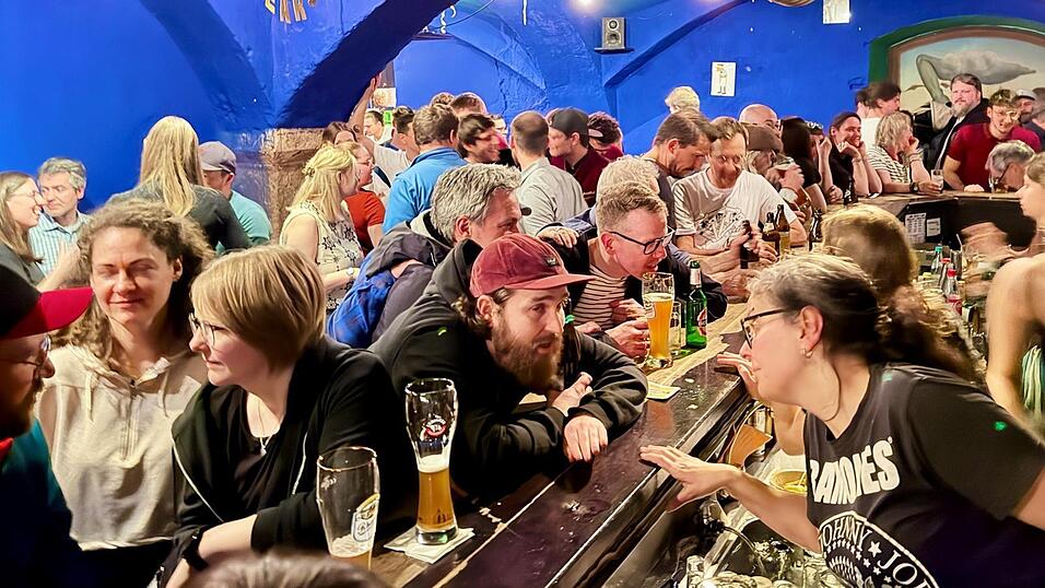 &bdquo;Big Mouth&ldquo;-Atmosph&auml;re genie&szlig;en bis zur letzten Minute: Am Wochenende war die Kneipe proppenvoll