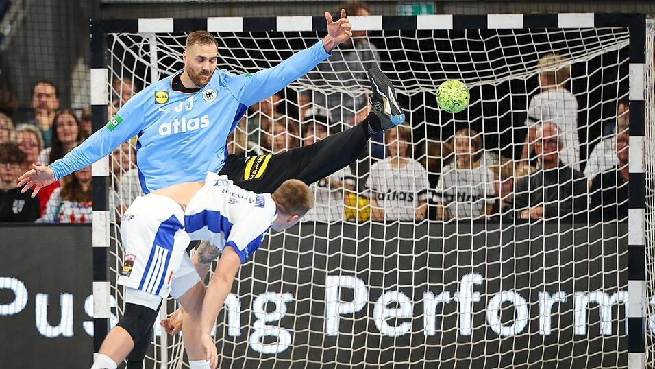 Keeper Andreas Wolff (hinten) - ein Erfolgsgarant der deutschen Handballer.