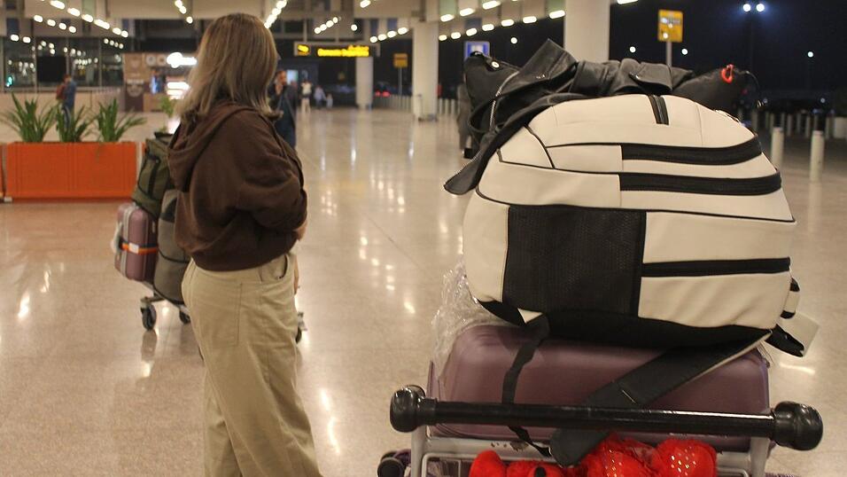 Nachdem einige Afghaninnen und Afghanen vor Gericht gezogen waren, nahm die Bundesregierung die Aufnahme von Menschen aus dem Bundesaufnahmeprogramm Afghanistan wieder auf. (Archivfoto)