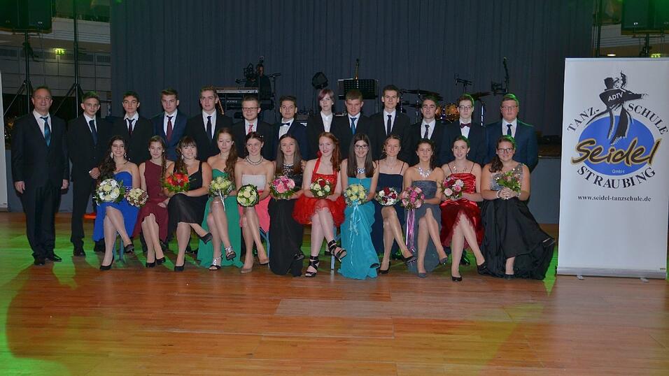 Die Bilder vom Abschlussball der Tanzschule Seidel in der Fraunhofer-Halle am 28. November. Die Bilder vom Abschlussball der Tanzschule Seidel in der Fraunhofer-Halle am 28. November.