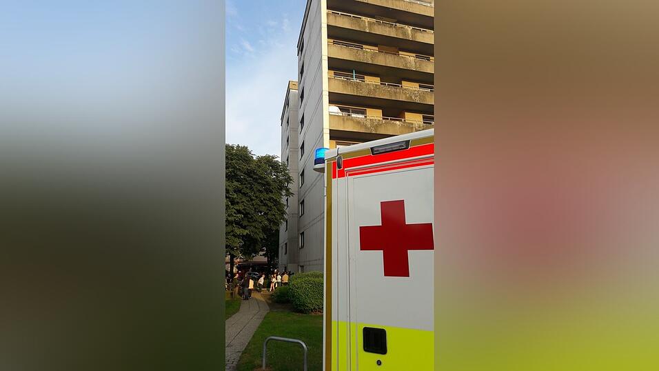 Ein Brand ist am Donnerstagabend in Straubing in einem Hochhaus ausgebrochen. Ein Brand ist am Donnerstagabend in Straubing in einem Hochhaus ausgebrochen.