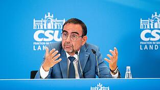 Die Unionsfraktionen sind sich einig - sollte die Linke in Berlin regieren, wollen sie die Regeln zur Finanzierung der Bundeshauptstadt neu diskutieren. CSU-Fraktionschef Holetschek gibt sich nach einem Treffen der Fraktionschefs kämpferisch. (Archivbild) Die Unionsfraktionen sind sich einig - sollte die Linke in Berlin regieren, wollen sie die Regeln zur Finanzierung der Bundeshauptstadt neu diskutieren. CSU-Fraktionschef Holetschek gibt sich nach einem Treffen der Fraktionschefs kämpferisch. (Archivbild)