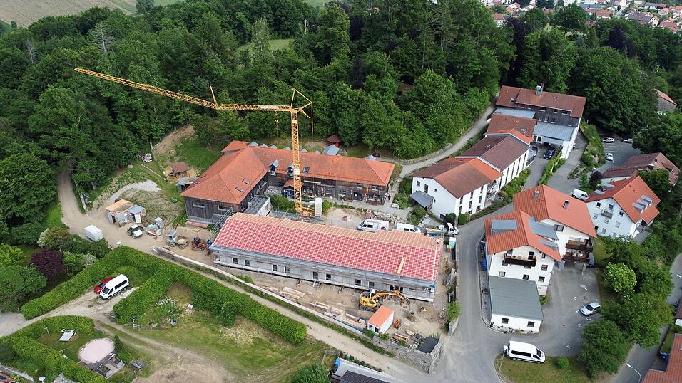 Erst im Sommer dieses Jahres wurde das Therapienzentrum um einen stattlichen Neubau (in der Bildmitte unten) erweitert.