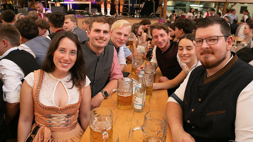 Die Partybilder vom Samstag, 16. August, aus dem Festzelt Nothaft. Die Partybilder vom Samstag, 16. August, aus dem Festzelt Nothaft.