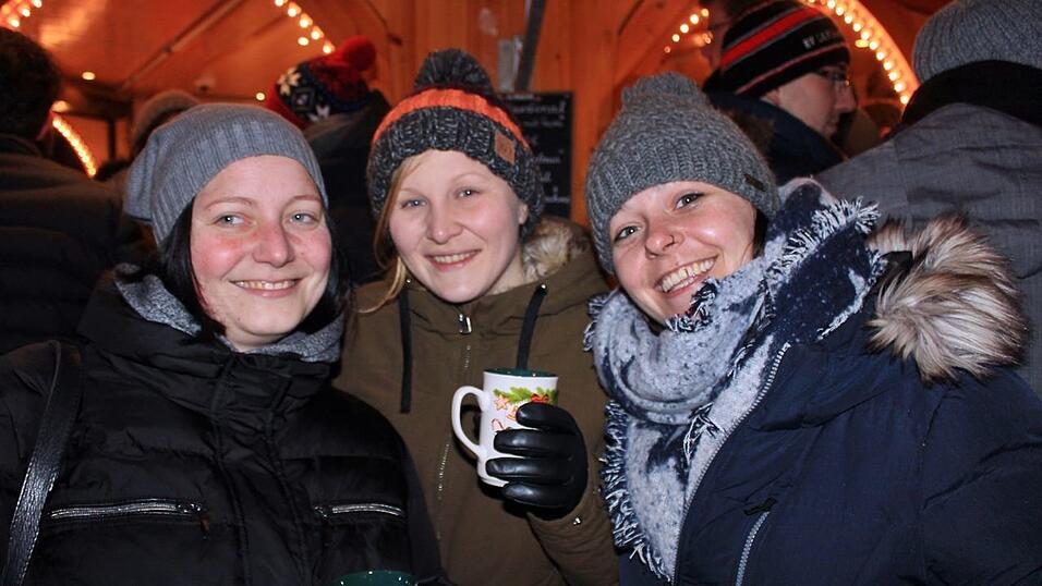 Der Christkindlmarkt und die Weihnachtspyramide geh&ouml;ren in der Adventszeit zu den beliebtesten Treffpunkten in Landshut.