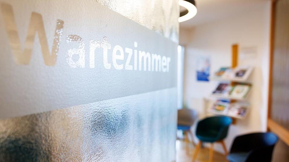 Wartezimmer werden laut Ärzteschaft immer wieder Schauplatz von Übergriffen. (Illustration) Wartezimmer werden laut Ärzteschaft immer wieder Schauplatz von Übergriffen. (Illustration)