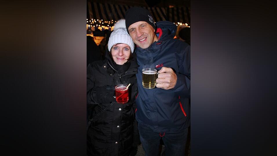 Der Christkindlmarkt und die Weihnachtspyramide geh&ouml;ren in der Adventszeit zu den beliebtesten Treffpunkten in Landshut.