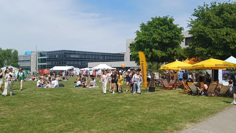 Das Campusfest verwandelte das Gel&auml;nde der OTH und der Uni Regensburg in eine Party-Area.