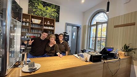 &bdquo;Arbeit, die stolz macht&ldquo; - das Team besteht aus Menschen mit und ohne geistige Einschr&auml;nkung. Alle lieben vor allem den Kontakt zu den Kunden.