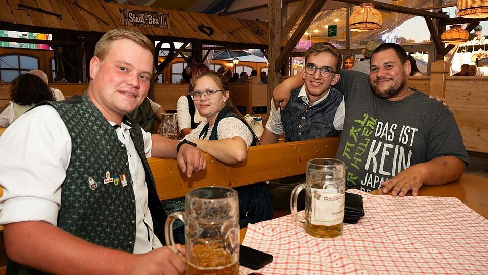 Die Partybilder vom Mittwoch, 12. August, aus dem Festzelt Reisinger. Die Partybilder vom Mittwoch, 12. August, aus dem Festzelt Reisinger.