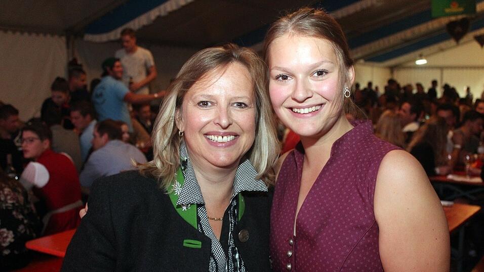 Die besten Bilder vom Wein- und Wei&szlig;bierfest des Burschenvereins Arth und der M&auml;dchengruppe.