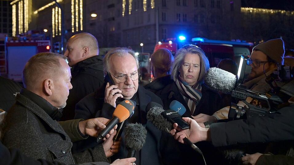Ministerpräsident Reiner Haseloff (M, CDU) gibt ein Statement ab.