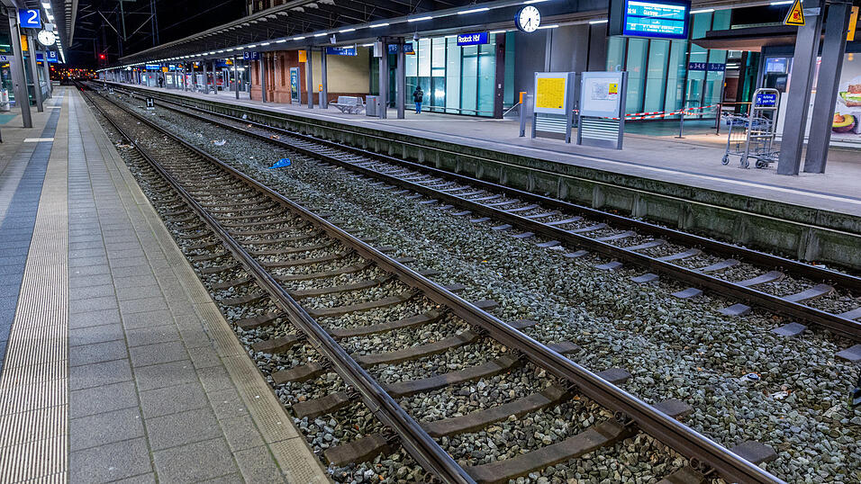 Auf zwei Strecken in Bayern kommt es aktuell zu Verzögerungen und Ausfällen. Auf zwei Strecken in Bayern kommt es aktuell zu Verzögerungen und Ausfällen.